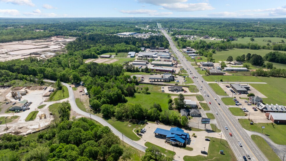 More Photos Of 2410 S Main St, Lindale Office For Sale