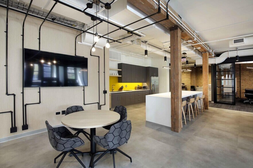 More Photos Of 1040 W Huron St, Chicago Apartments For Lease