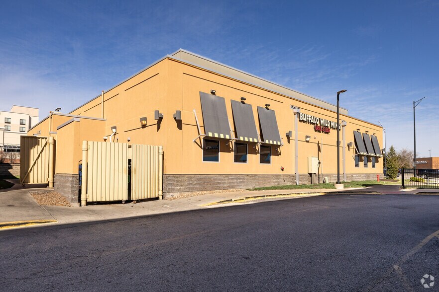 More Photos Of 1210 Strassner Dr, Brentwood Restaurant For Lease