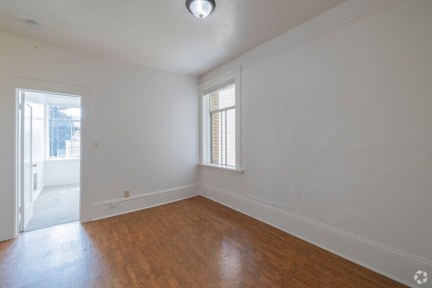 More Photos Of 498 25th St, Oakland Apartments For Sale