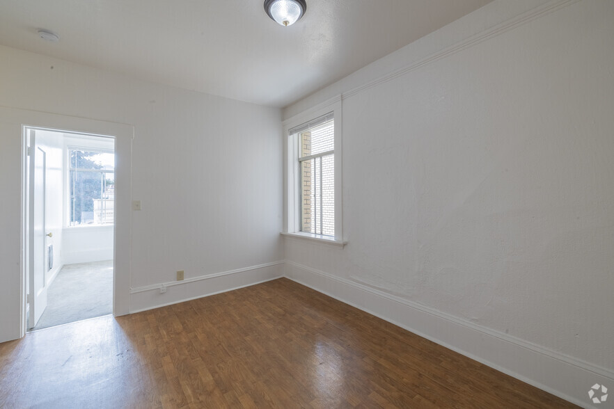 More Photos Of 498 25th St, Oakland Apartments For Sale