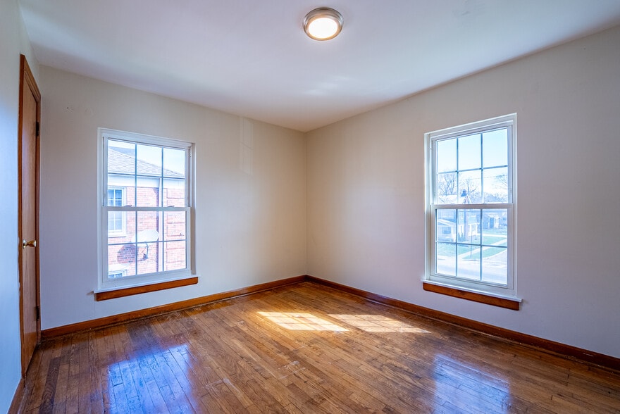 More Photos Of 2392 Wooster Rd, Rocky River Apartments For Sale