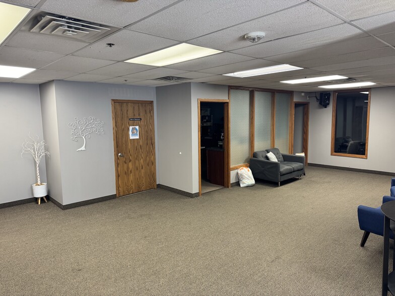 More Photos Of 1600 Gervais Ave, Maplewood Warehouse For Lease