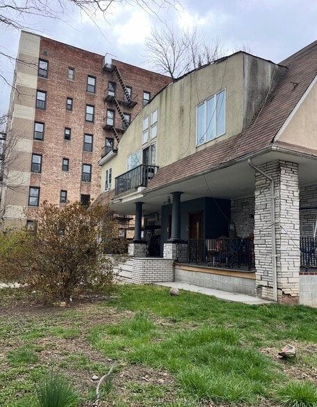 More Photos Of 504 Beverley Rd, Brooklyn Land For Sale
