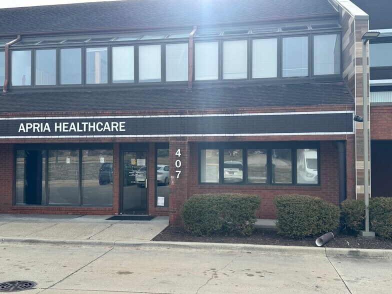 Primary Photo Of 407-409 Devonshire Dr, Champaign Office For Lease