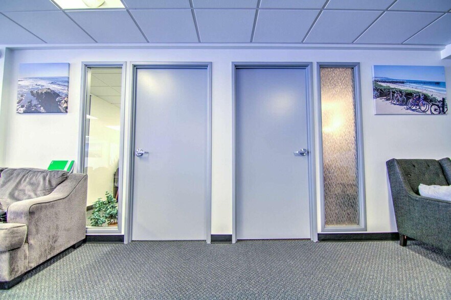 More Photos Of 1940 Garnet Ave, San Diego Medical For Sale