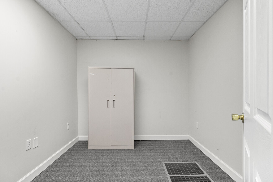 More Photos Of 1119-1123 Merriam Ln, Kansas City Office For Sale