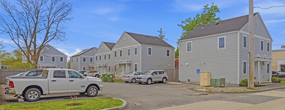 More Photos Of 39 Pearl St, Hyannis Apartments For Sale