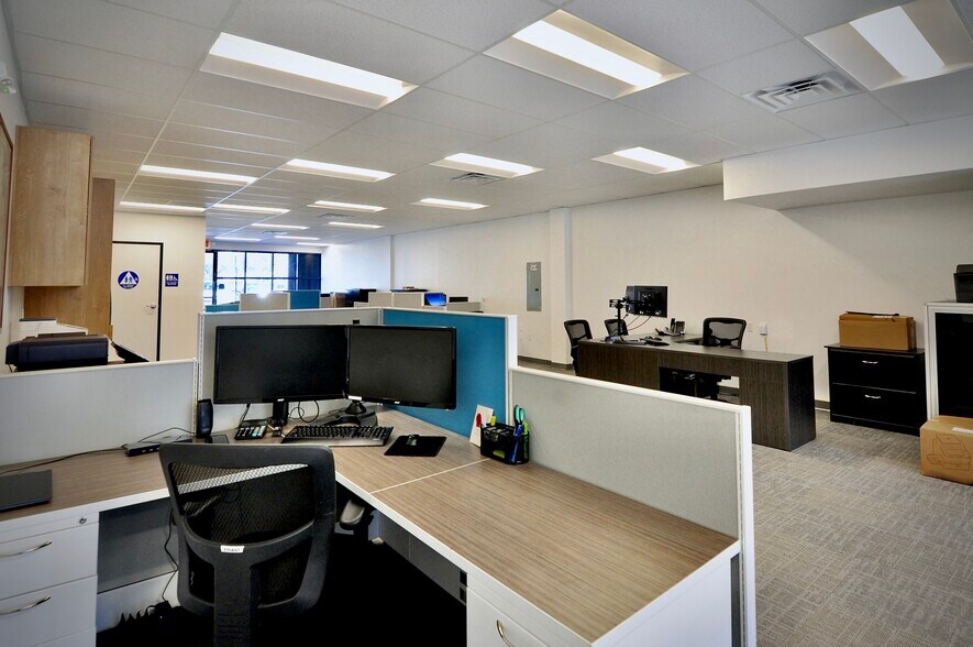 More Photos Of 9520 Padgett St, San Diego Light Manufacturing For Lease