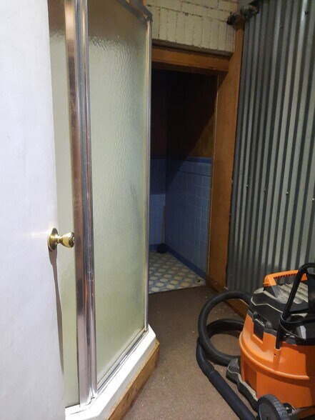 More Photos Of 1124 E Houston Ave, Crockett Freestanding For Sale