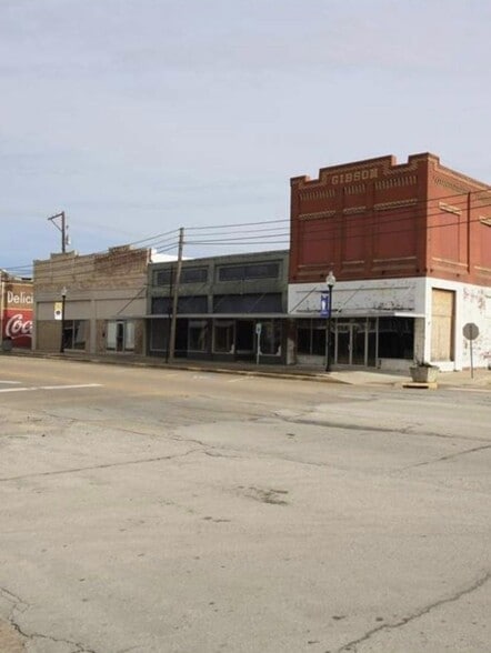 More Photos Of 106 N Main St, Grand Saline Storefront For Sale
