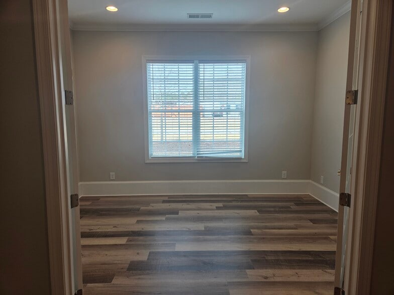 More Photos Of 4300 Westbrook Building B, Suwanee Medical For Lease