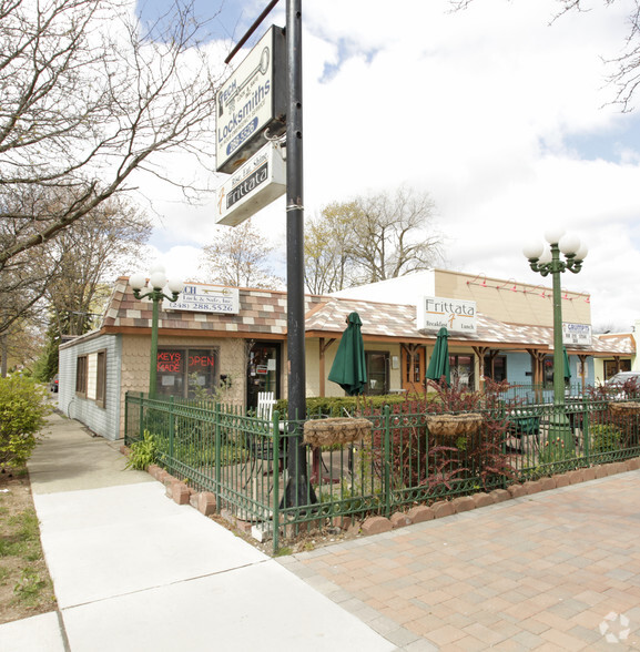 Primary Photo Of 230-242 S Main St, Clawson Storefront For Lease