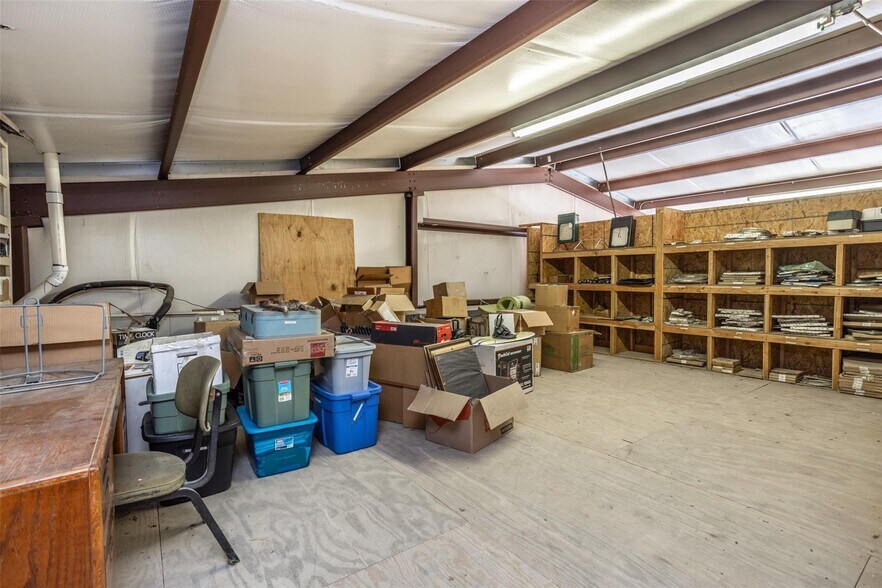 More Photos Of 510 Locust St, Whitesboro Service For Lease