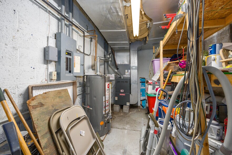 More Photos Of 1090 S Getty St, Muskegon Storefront For Sale