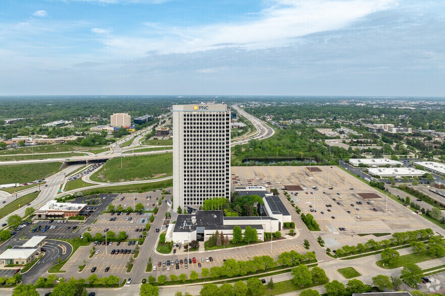 More Photos Of 755 W Big Beaver Rd, Troy Coworking Space