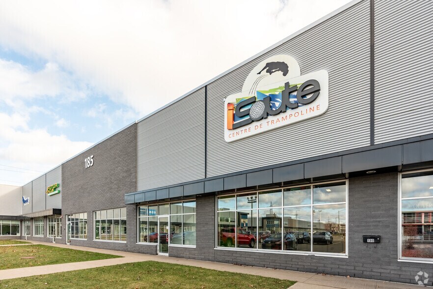 More Photos Of 185 Rue Fortin, Québec Distribution For Lease