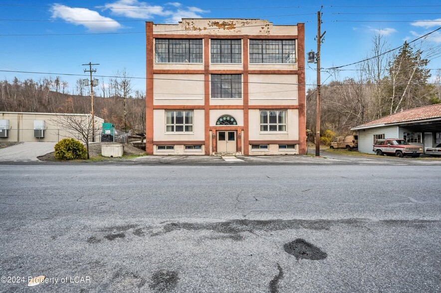 Primary Photo Of 1001 W Centre St, Mahanoy City Warehouse For Sale