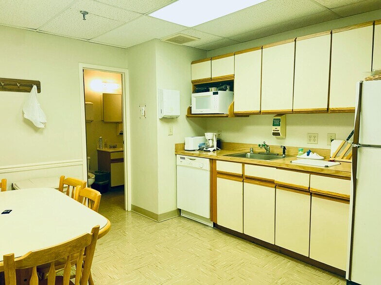 More Photos Of 133 Maple Ave E, Vienna Medical For Lease