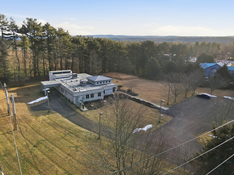 More Photos Of 113 Pocono Dr, Milford Office For Sale