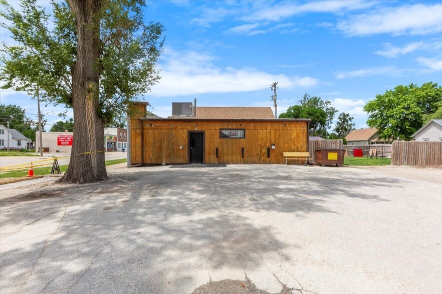 More Photos Of 626 16th Avenue, Council Bluffs General Retail For Sale