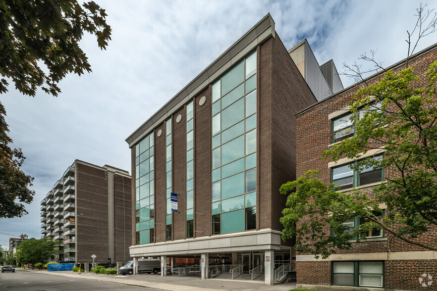 More Photos Of 245 Cooper St, Ottawa Office For Lease