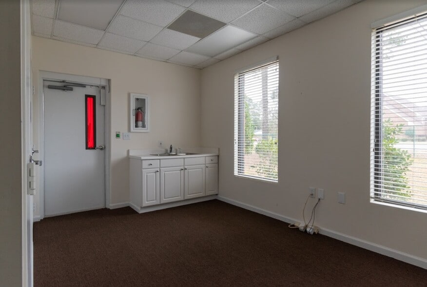 More Photos Of 6408 Brookstone Ln, Fayetteville Medical For Lease