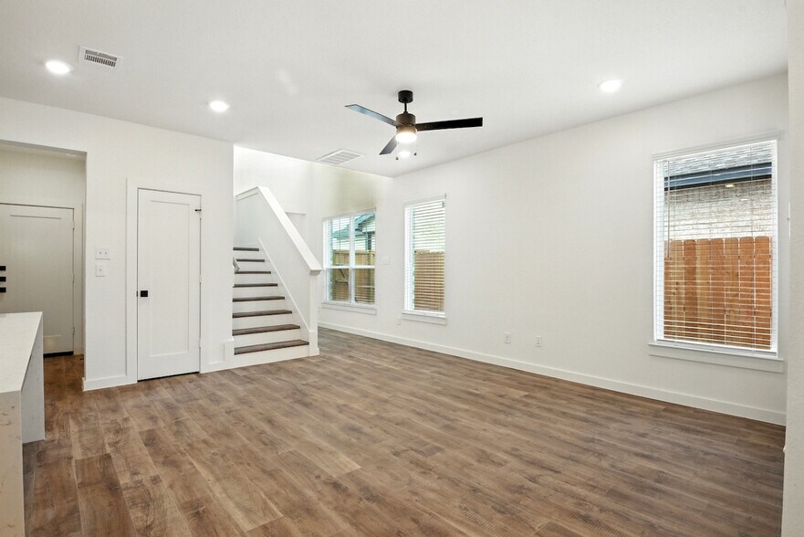 More Photos Of 1805 N Peach Creek Dr, Dayton Apartments For Sale