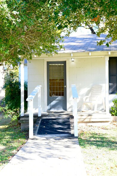 More Photos Of 9278 N Highway 77, Lexington Flex For Sale