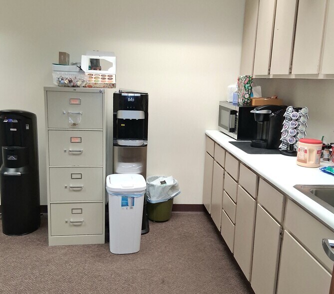 More Photos Of 7655 Five Mile Rd, Cincinnati Medical For Sale