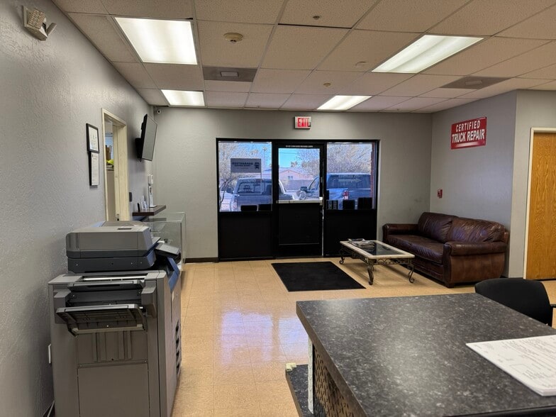 More Photos Of 9440 N 75th Ave, Peoria Warehouse For Lease