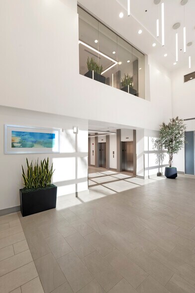 More Photos Of 5651 W Talavi Blvd, Glendale Office For Lease