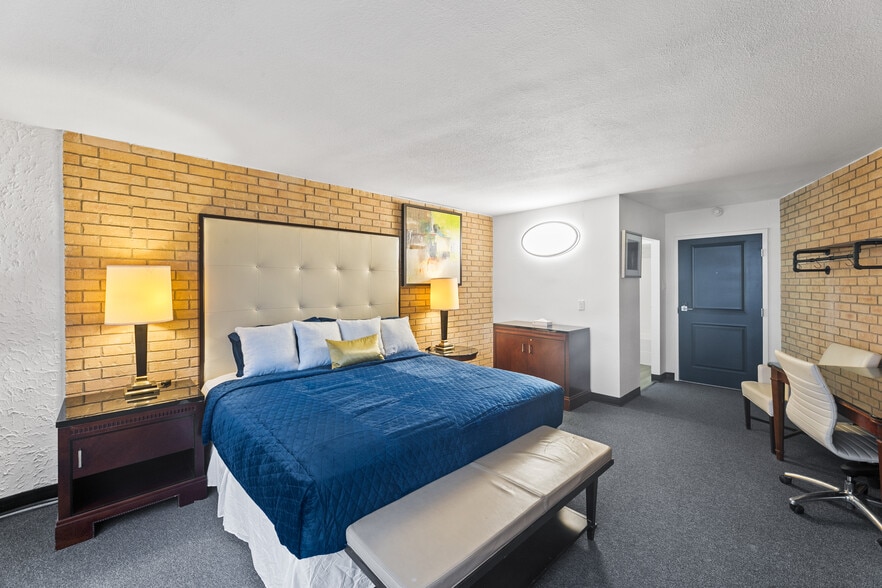 More Photos Of 1 S Main Ave, Laredo Hotel For Sale