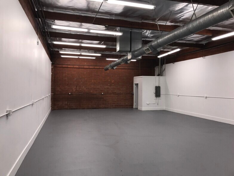 Primary Photo Of 7421 Laurel Canyon Blvd, North Hollywood Distribution For Lease