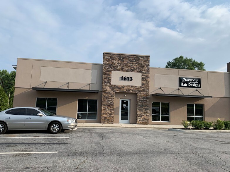 More Photos Of 1613 E North St, Greenville Unknown For Lease