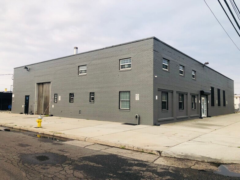 Primary Photo Of 608 Main St, Westbury Warehouse For Lease