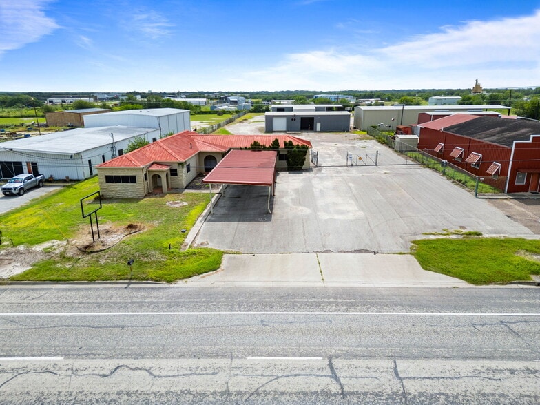 Primary Photo Of 2404 N US Highway 281, Alice Flex For Lease