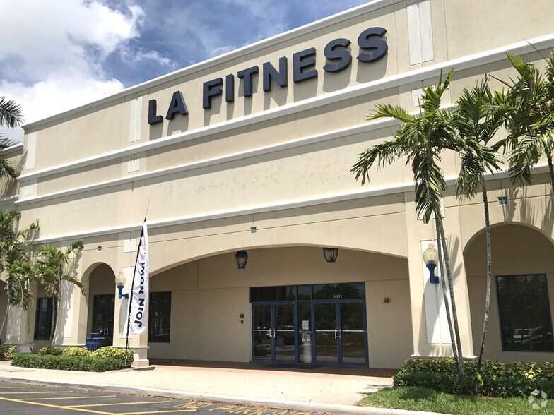 More Photos Of 5600-5697 Coral Ridge Dr, Coral Springs Freestanding For Lease