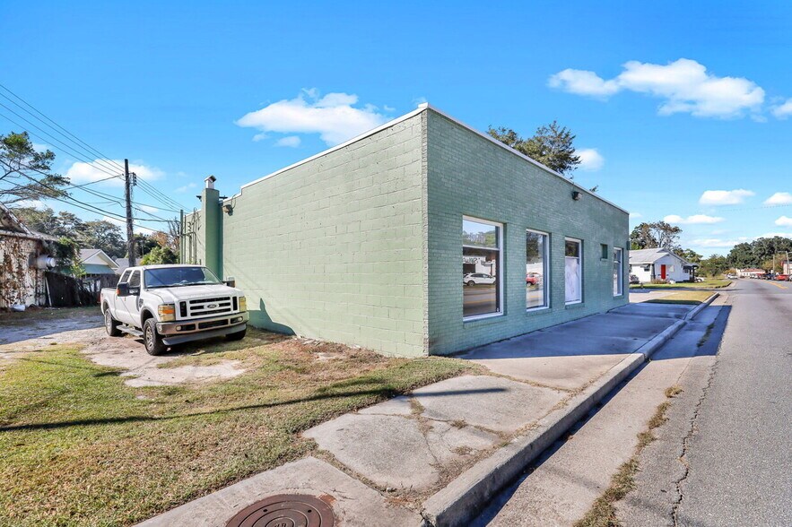 More Photos Of 2203 Skidaway Rd, Savannah Freestanding For Sale