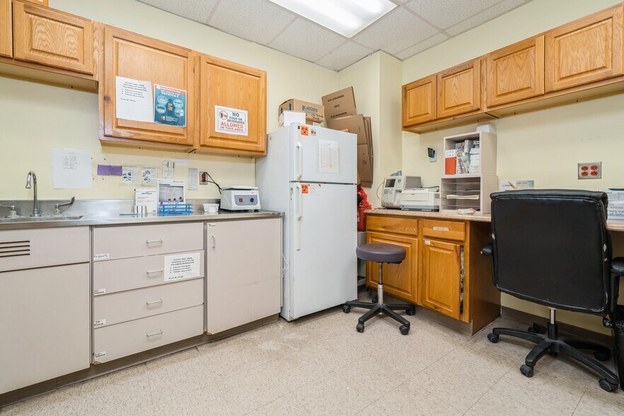 More Photos Of 680 Broadway, Paterson Hospital For Lease