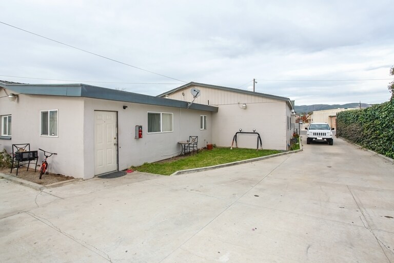 More Photos Of 1040 State St, Soledad Freestanding For Lease