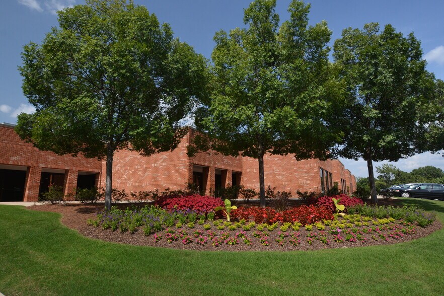 Primary Photo Of 135 Gemini Cir, Birmingham Unknown For Lease
