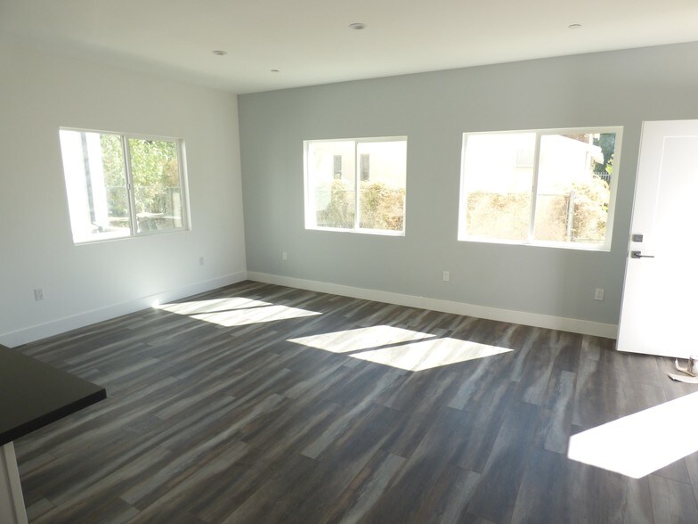 More Photos Of 6732 Irvine Ave, North Hollywood Apartments For Sale