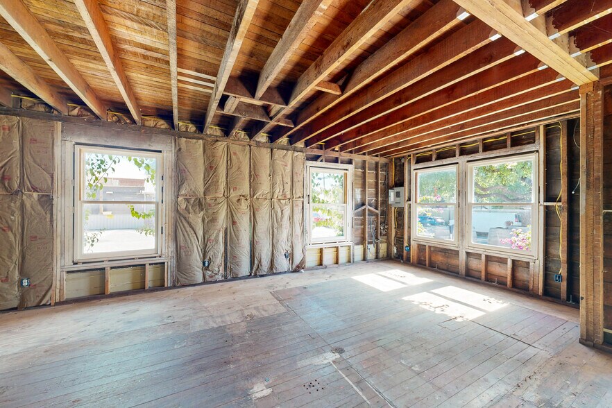 More Photos Of 5874 Doyle St, Emeryville Office For Sale