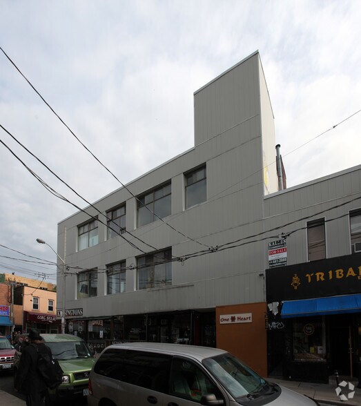 More Photos Of 181 Baldwin St, Toronto Storefront Retail Office For Lease