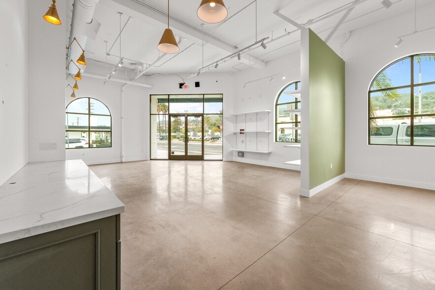More Photos Of 2176 E Main St, Ventura General Retail For Sale