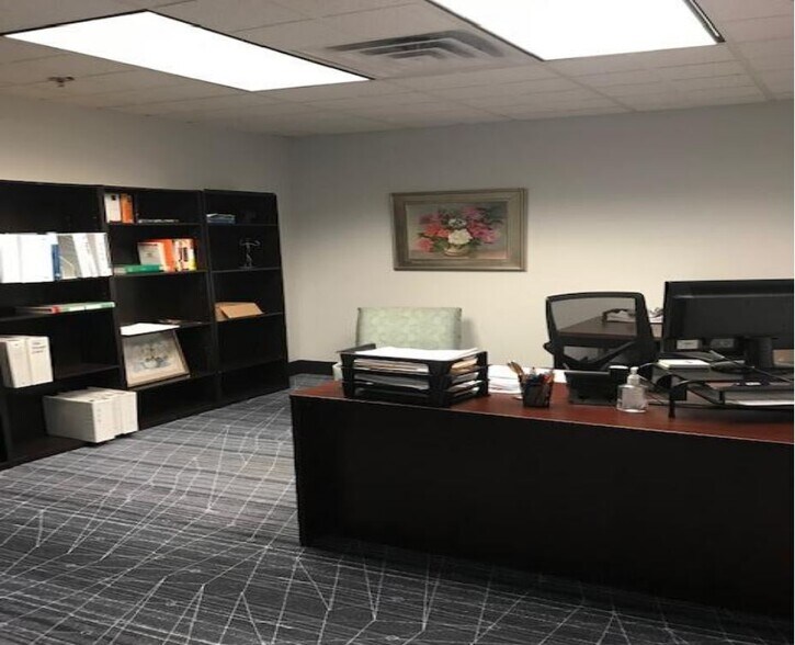 More Photos Of 8701 Castle Park Dr, Indianapolis Light Distribution For Sale