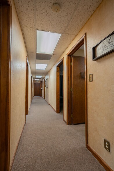 More Photos Of 520 E 8th St, Anderson Office For Lease