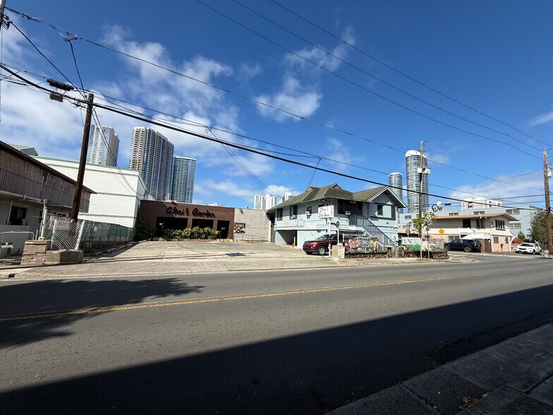 More Photos Of 1303 Rycroft St, Honolulu Restaurant For Sale