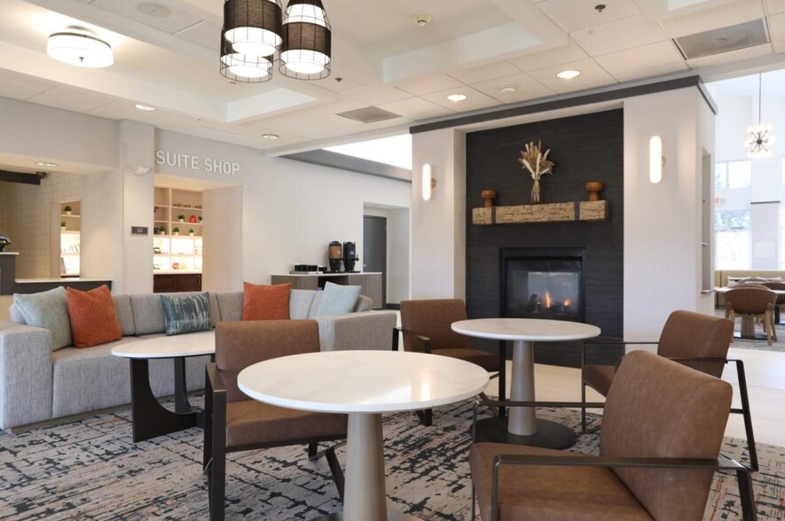 More Photos Of 6085 Enterprise Pky, Solon Hotel For Sale